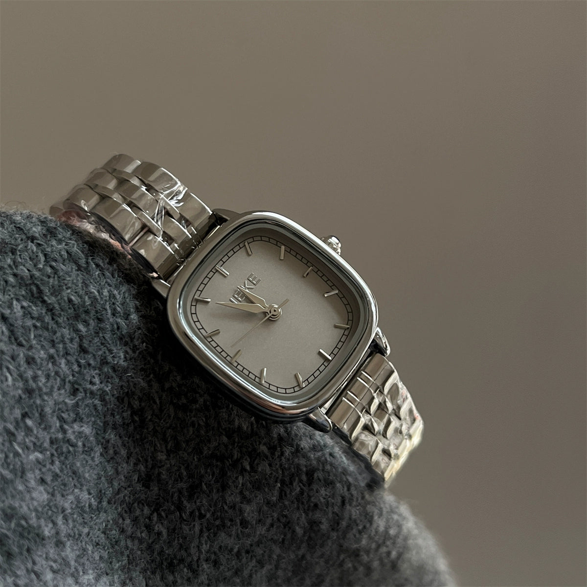 Tory Elegant Steel Band Watch - IEKE 807 Round Square Grid Dial, Steel Silver Band, Gray [B178A238]