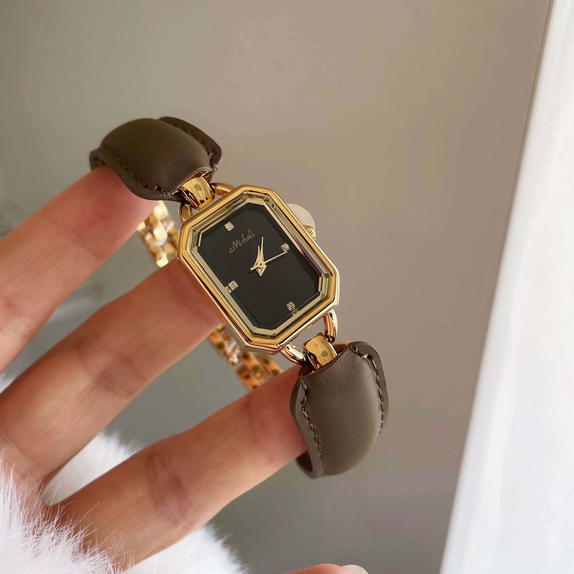 Joelle Luxe Chain Watch - Black Dial Coffee Strap