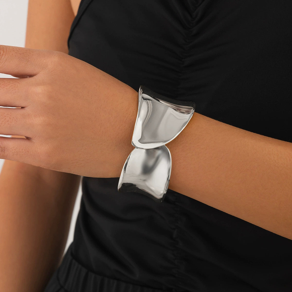 Lilyth Sculpted Cuff Bracelet - Silver-Tone (Design 02) [6KP0Y0AM]