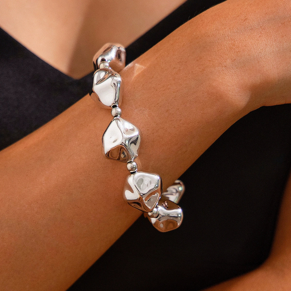 Kambrie Fluid Pearl Accents - Delicate Chain Bracelet Silver-tone [JJVP14KN]