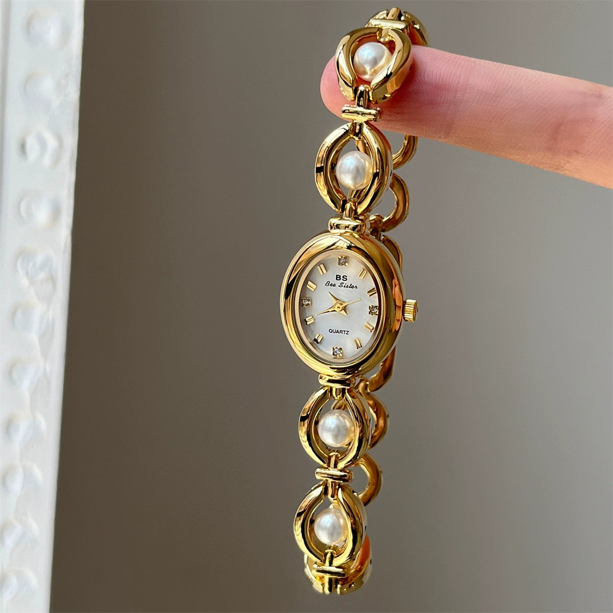 Emberlynn Retro Bracelet Watch - Pearl Gold White [LGWAOQZ2]