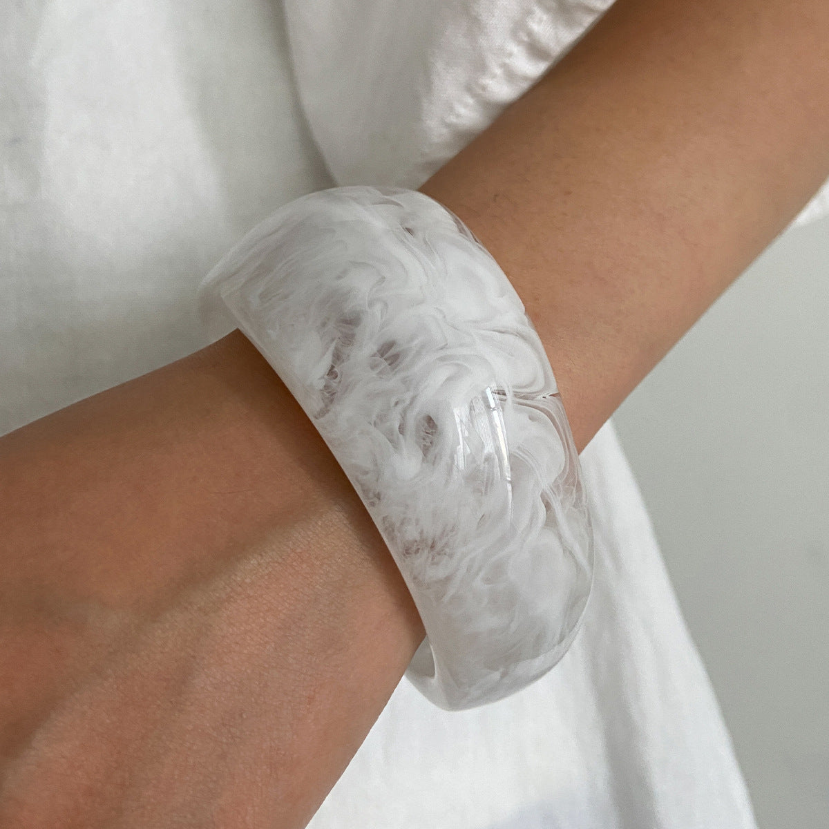 Esme Chunky Swirl Bangle - White [428490R9]