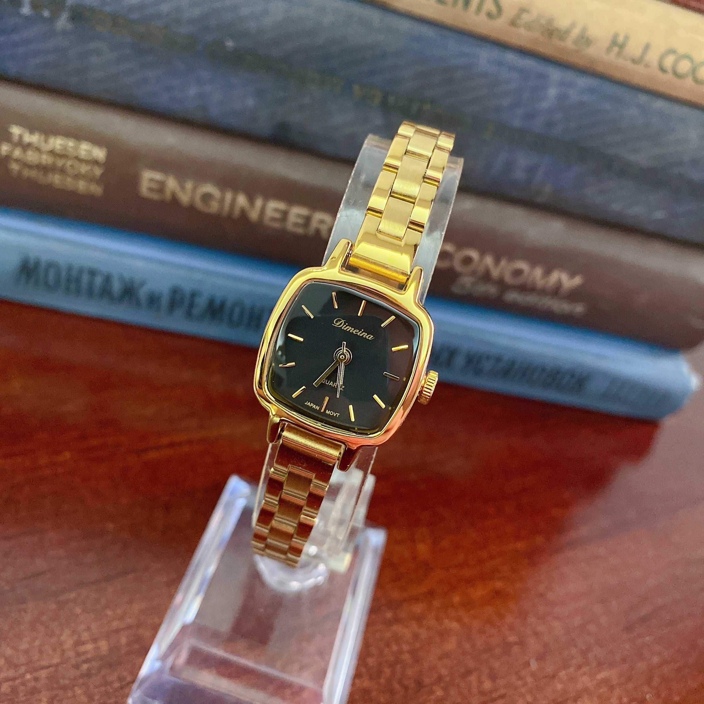 Yatziry Vintage Gold Tone Watch - Gold with Black Dial