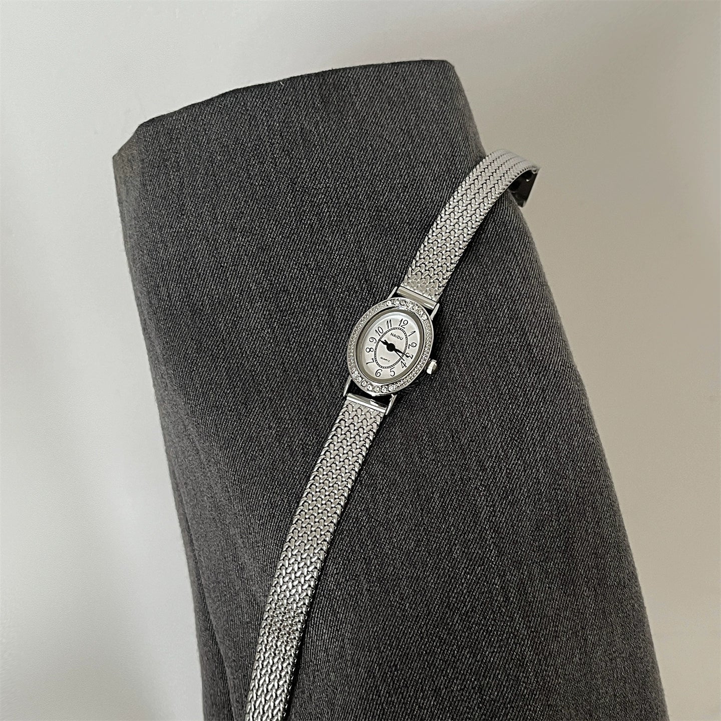 Kamrynn Dazzling Mesh Watch - Silver Band, White Dial (Milanese Mesh) [R1QHQRWB]