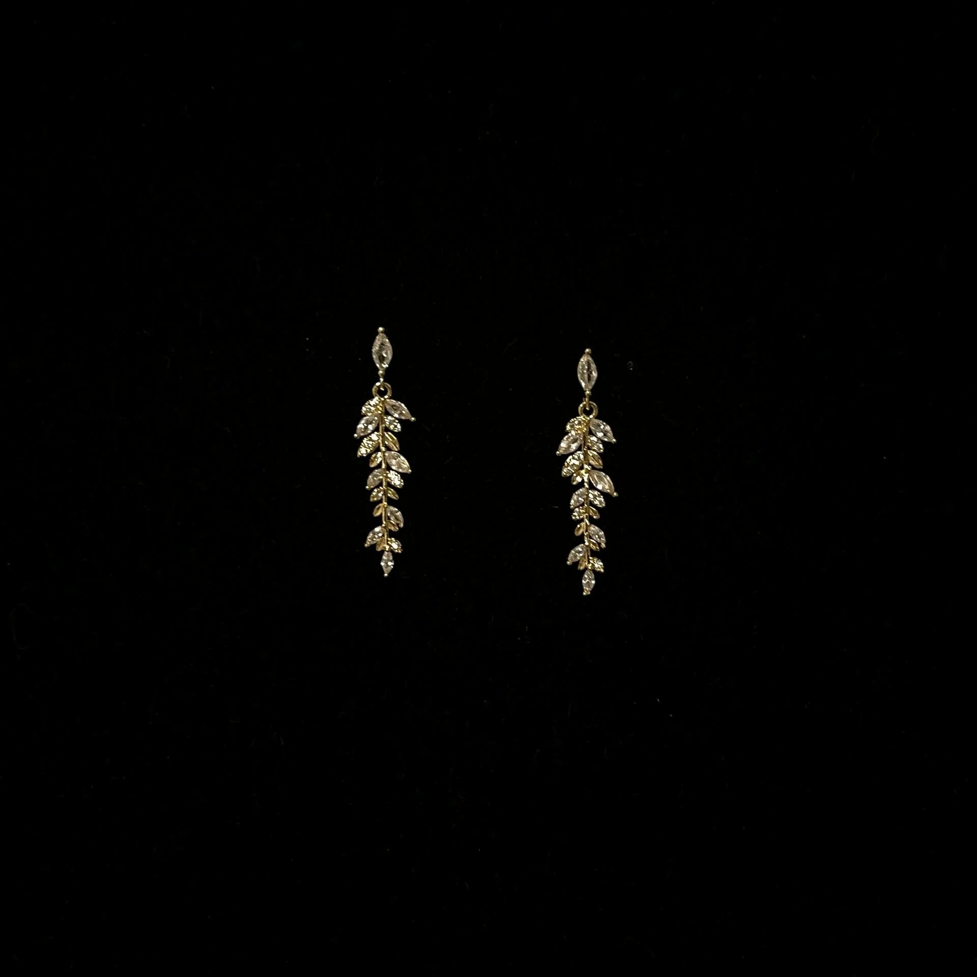 Cattaleya Gilded Leaf Stud Earrings - Gold Leaf Earrings