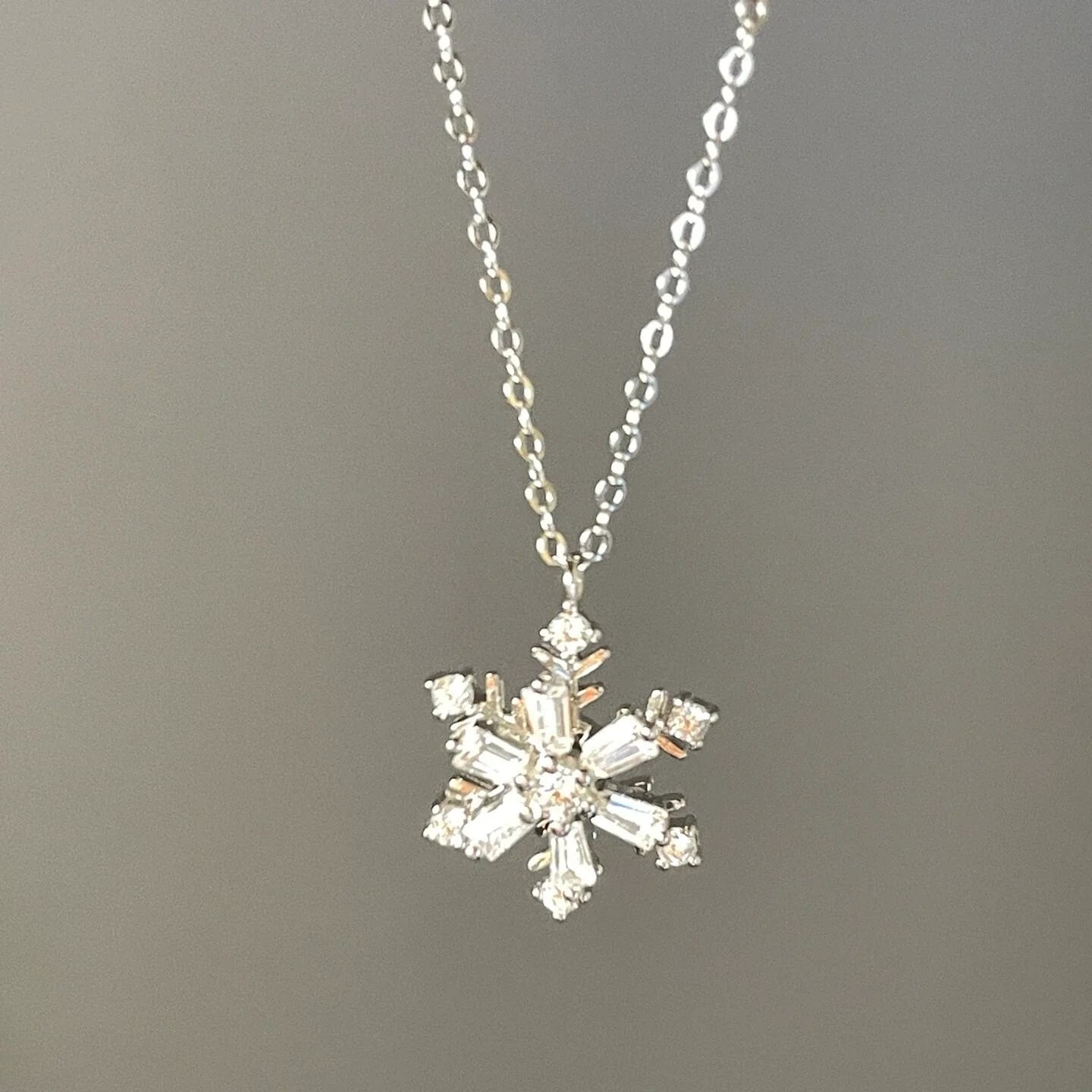 Yelitza Stellar Snowflake Necklace - Rotating Snowflake Necklace
