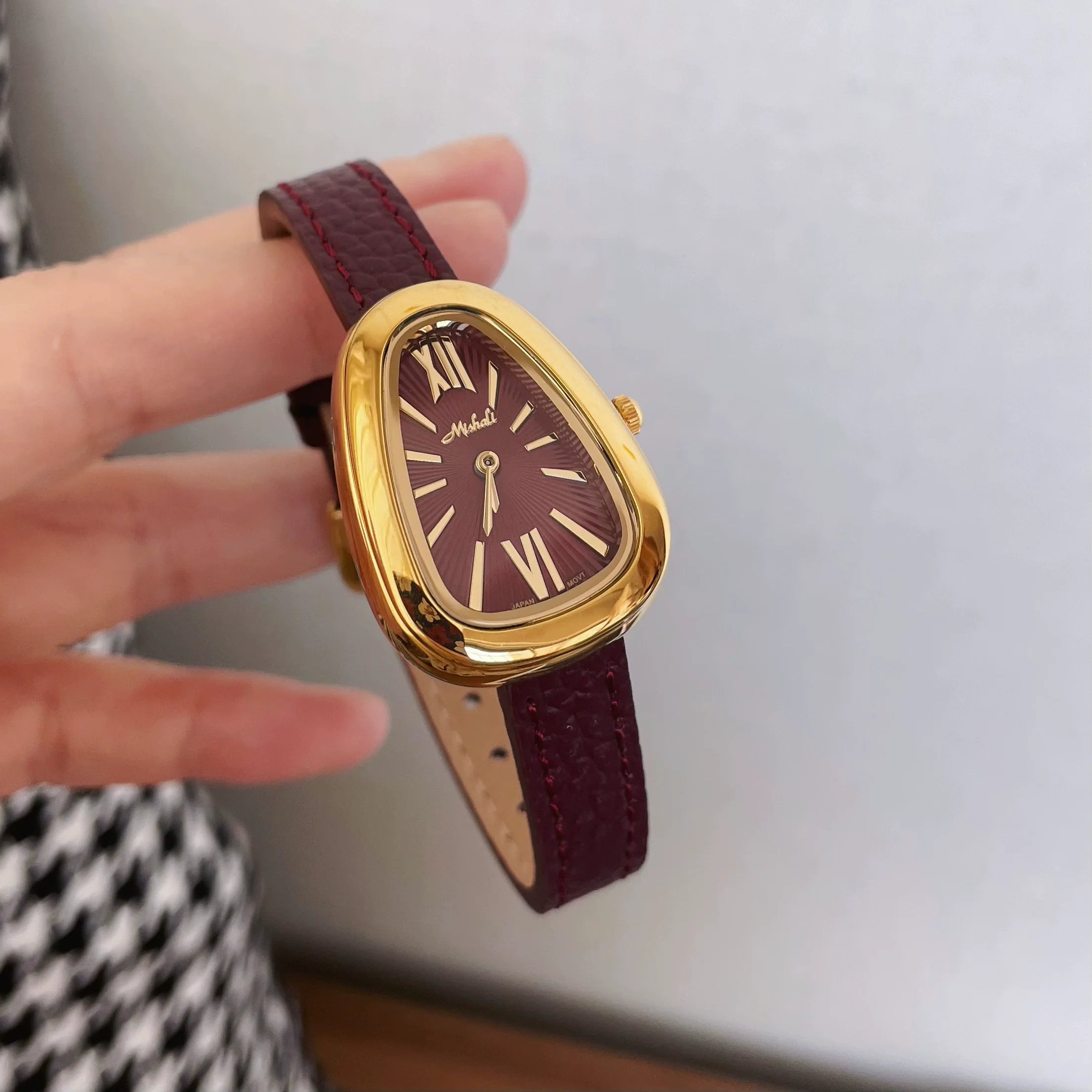Jenna Vintage Quartz Watch - Angora Red Snake Head