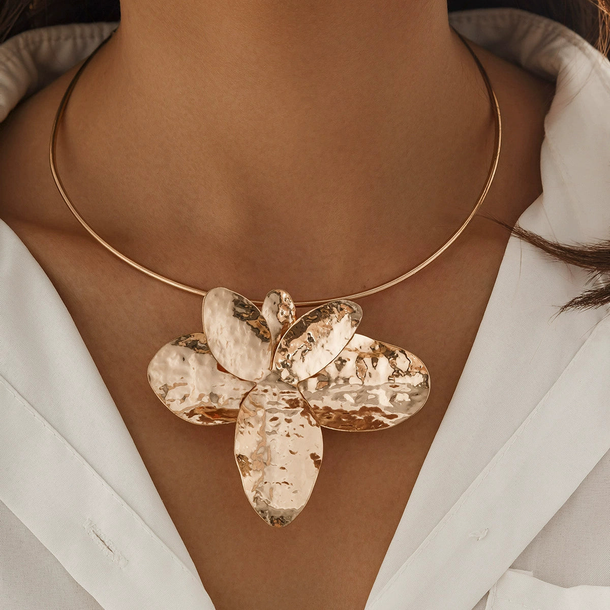 Jamya Asymmetric Petal Choker - Choker - Gold [62P028H2]