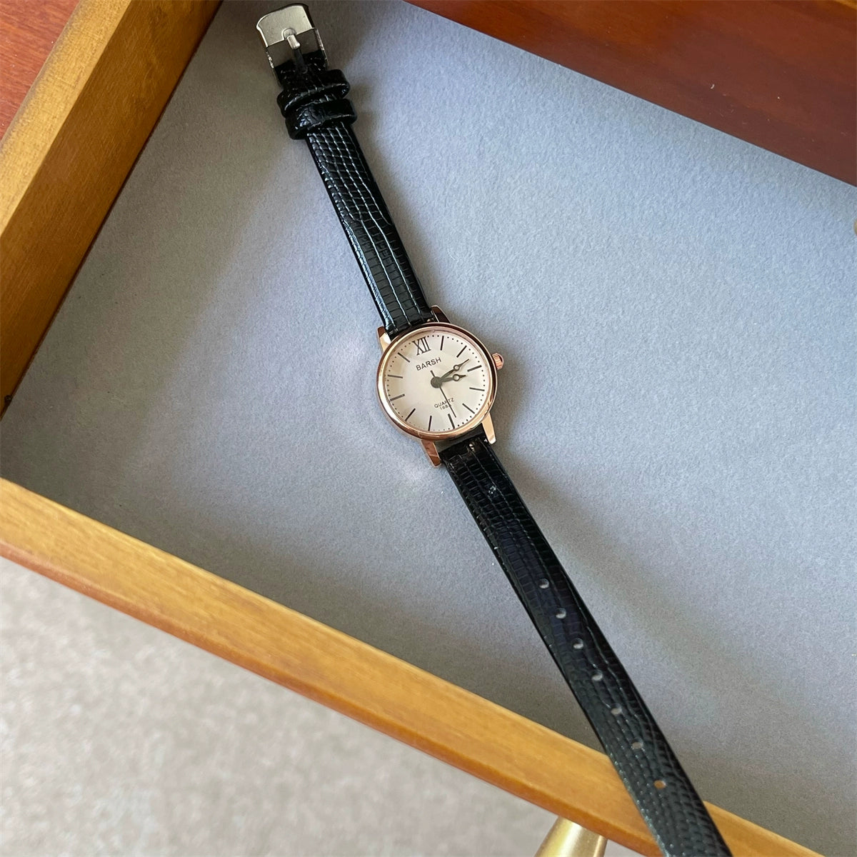 Everette Retro Leather Watch - Black Strap [CTAIMLSL]