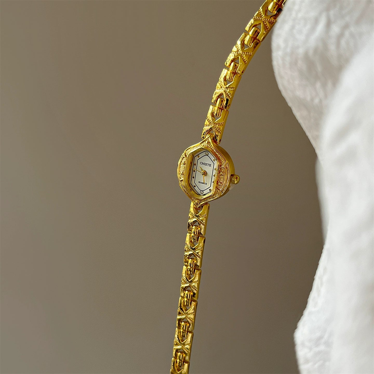Dayami Square Dial Watch - Gold Strap White Dial (Flame X-Shape Bracelet) [36GLC06F]