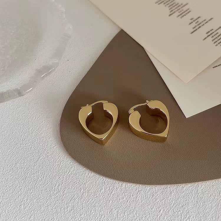Amada Irregular Metal Earrings - Gold Heart