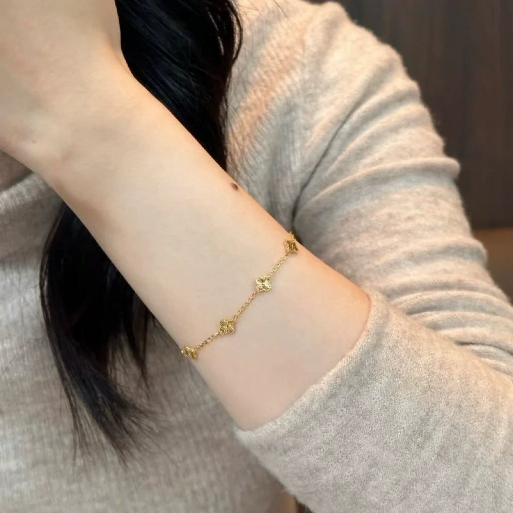 Helaina Golden Star Clover Bracelet - Five-Flower Charm Bracelet