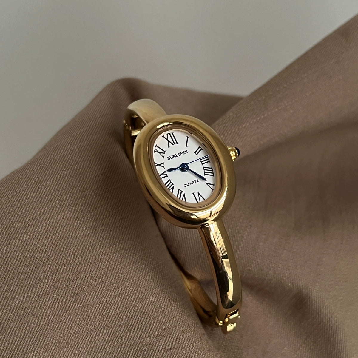 Scarleth Vintage Oval Watch - Gold Band White Dial (Roman Numerals) [S6ZTCUIK]