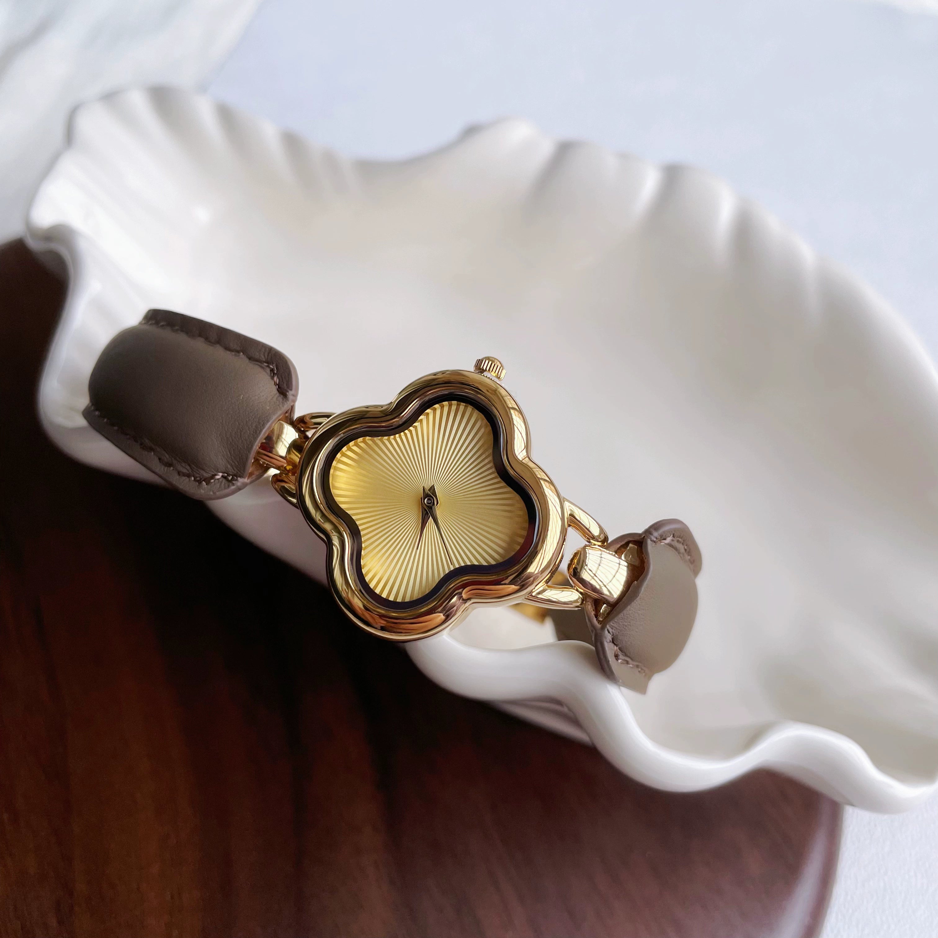 Tania Clover Bracelet Watch - Grey Strap with Gold Case [PKIKTJS3]