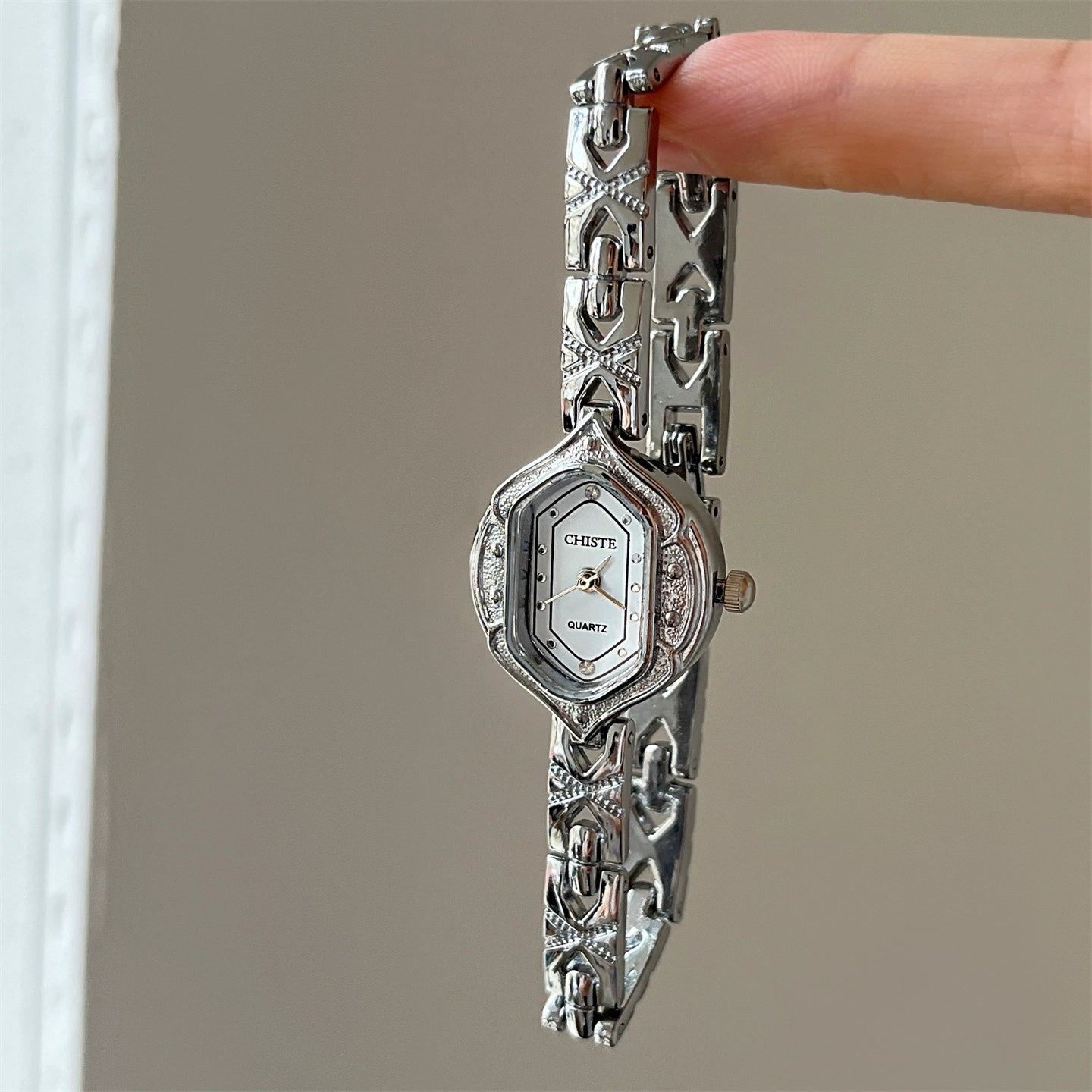 Dayami Square Dial Watch - Silver Strap White Dial (Flame X-Shape Bracelet) [QUEOTAHW]