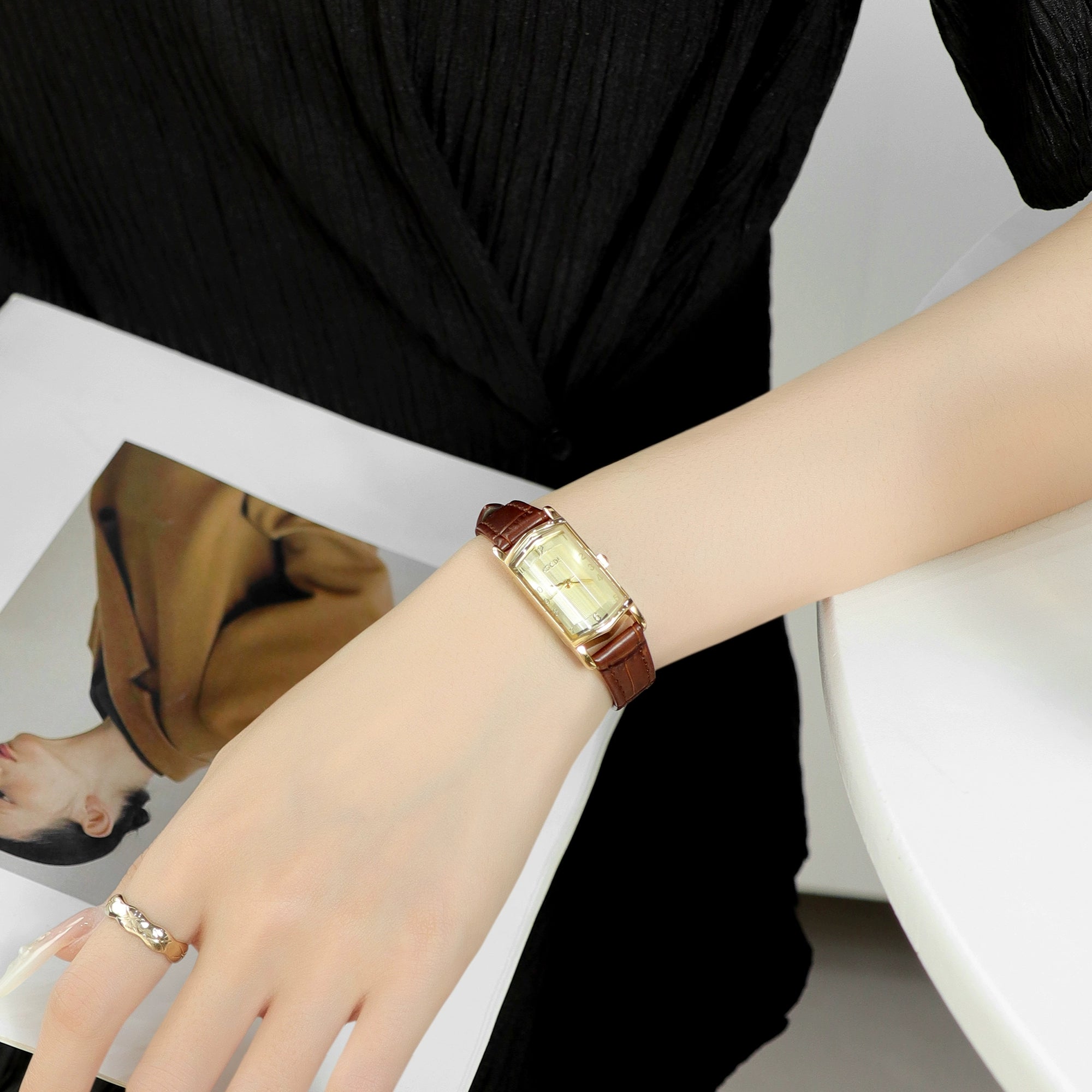 Avonlea Retro Leather Watch - Retro Brown [AWOQXUK3]