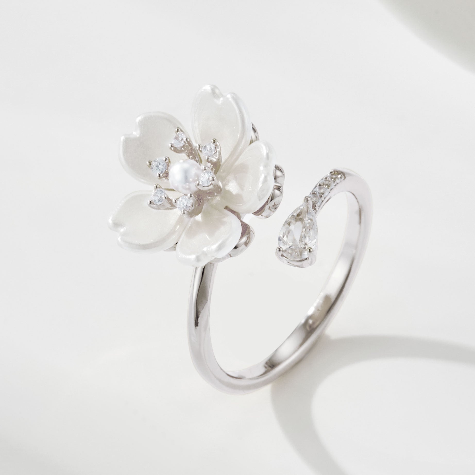 Zamiyah Retro Floral Pearl Ring - R12867D007 [A6QAILN9]