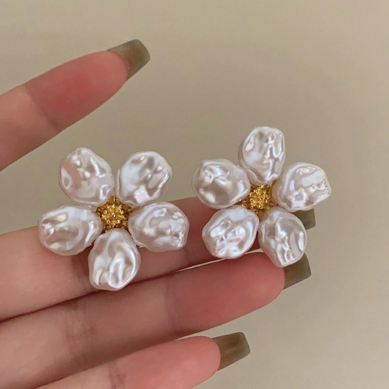 Andy Pearl Flower Earrings - White Flower Silver Post [5167KHEP]