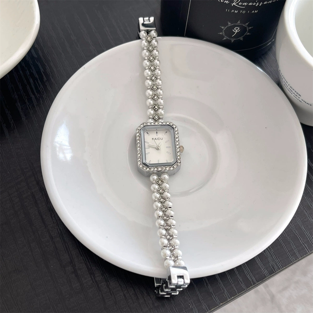 Siobhan Pearl Chain Watch - Silver Band White Dial [0ZR3KO97]