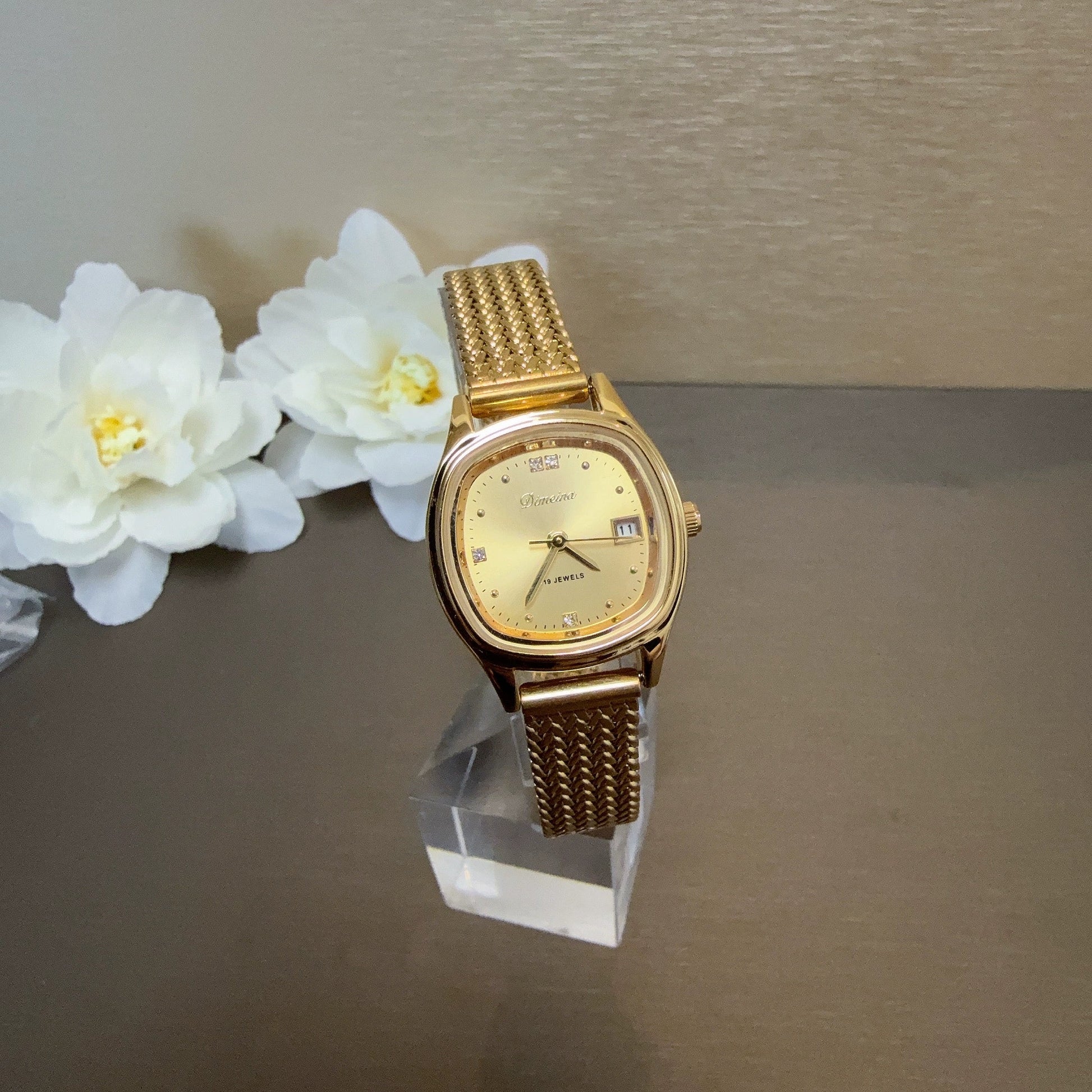 Alynna Luxe Square Calendar Watch - Gold Gold Face Mesh Strap