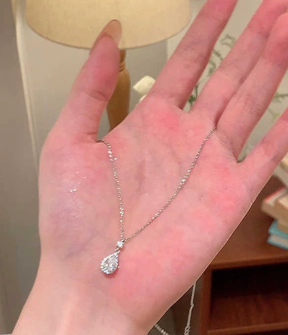 Raeleigh Silver Teardrop Necklace - Silver [1IO7OZZY]