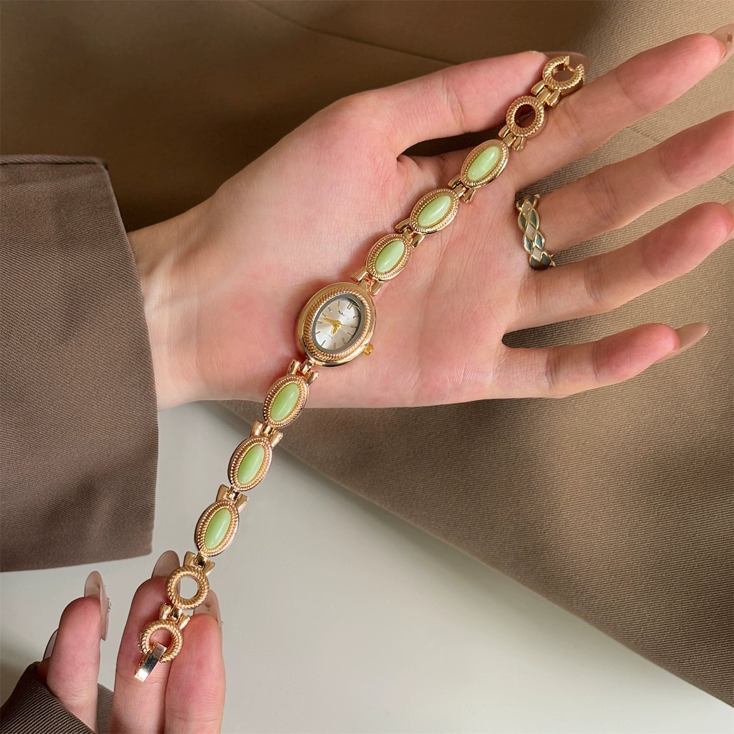 Leann Elegant Bracelet Watch - Vanilla Green Gold Frame White Face [ETJ90DVU]