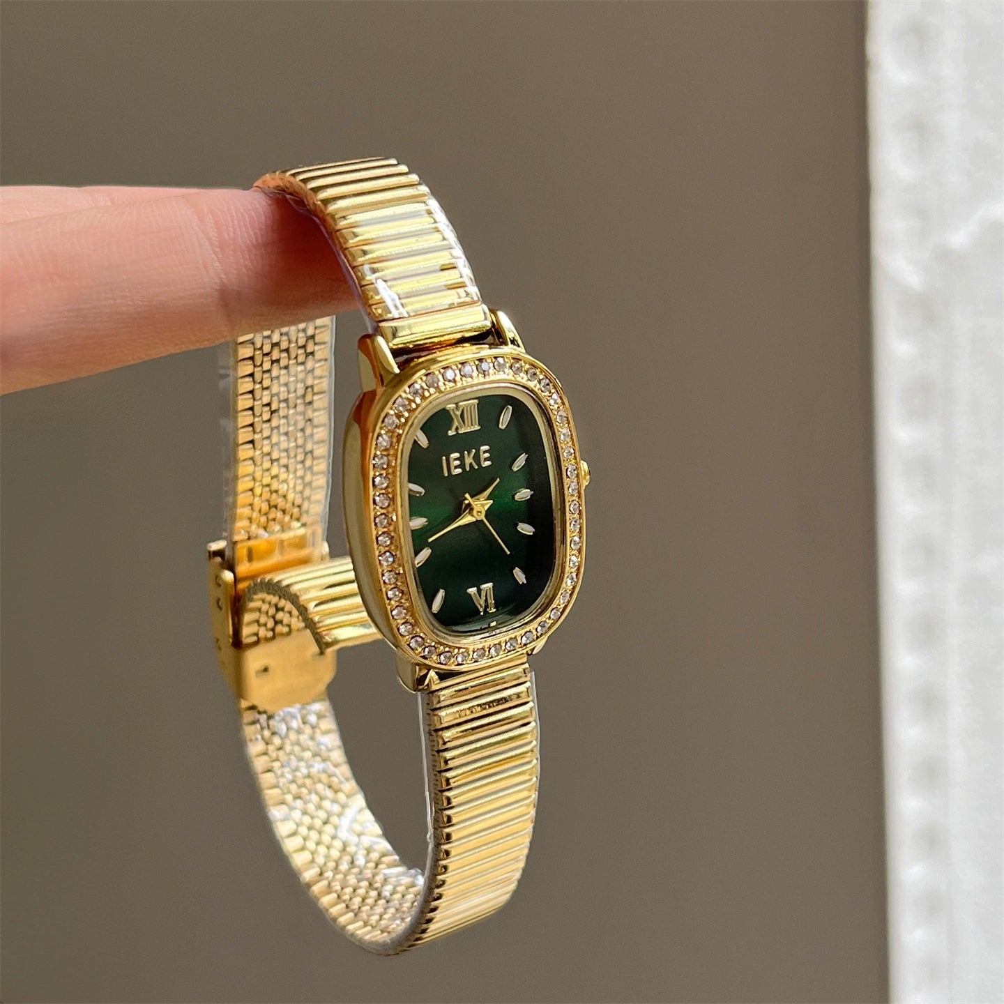 Zahraa Vintage Inlaid Watch - Gold Band Green Face [BV6FQI1M]