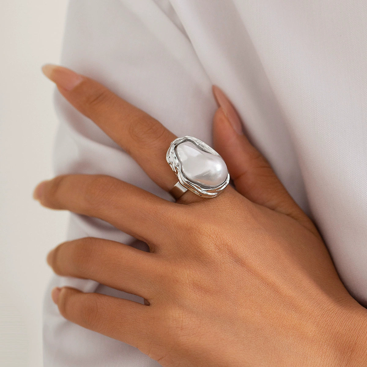 Dyana Baroque Pearl Collection - Ring Silver Tone + White [6BOY4FH8]