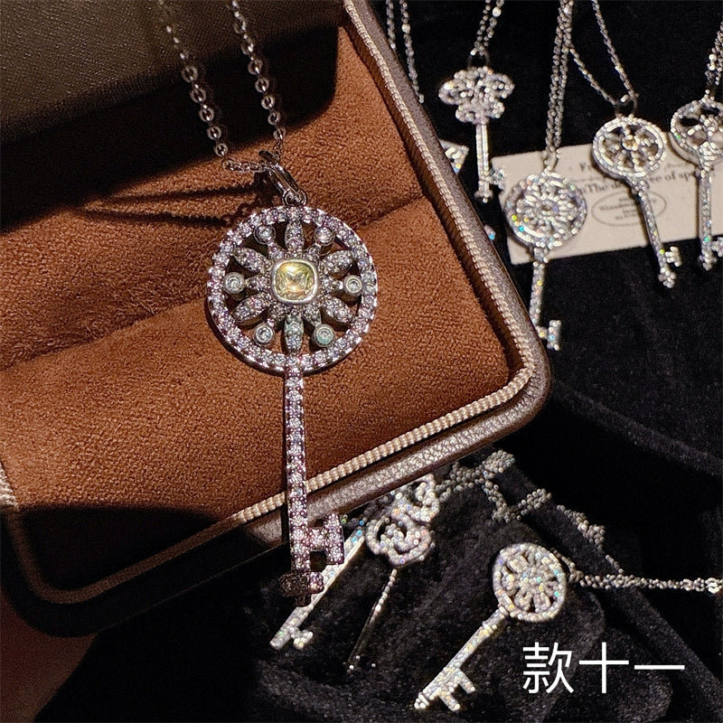 Kinslee Sparkling Key Necklace - Style Eleven [L7YPVY2Q]