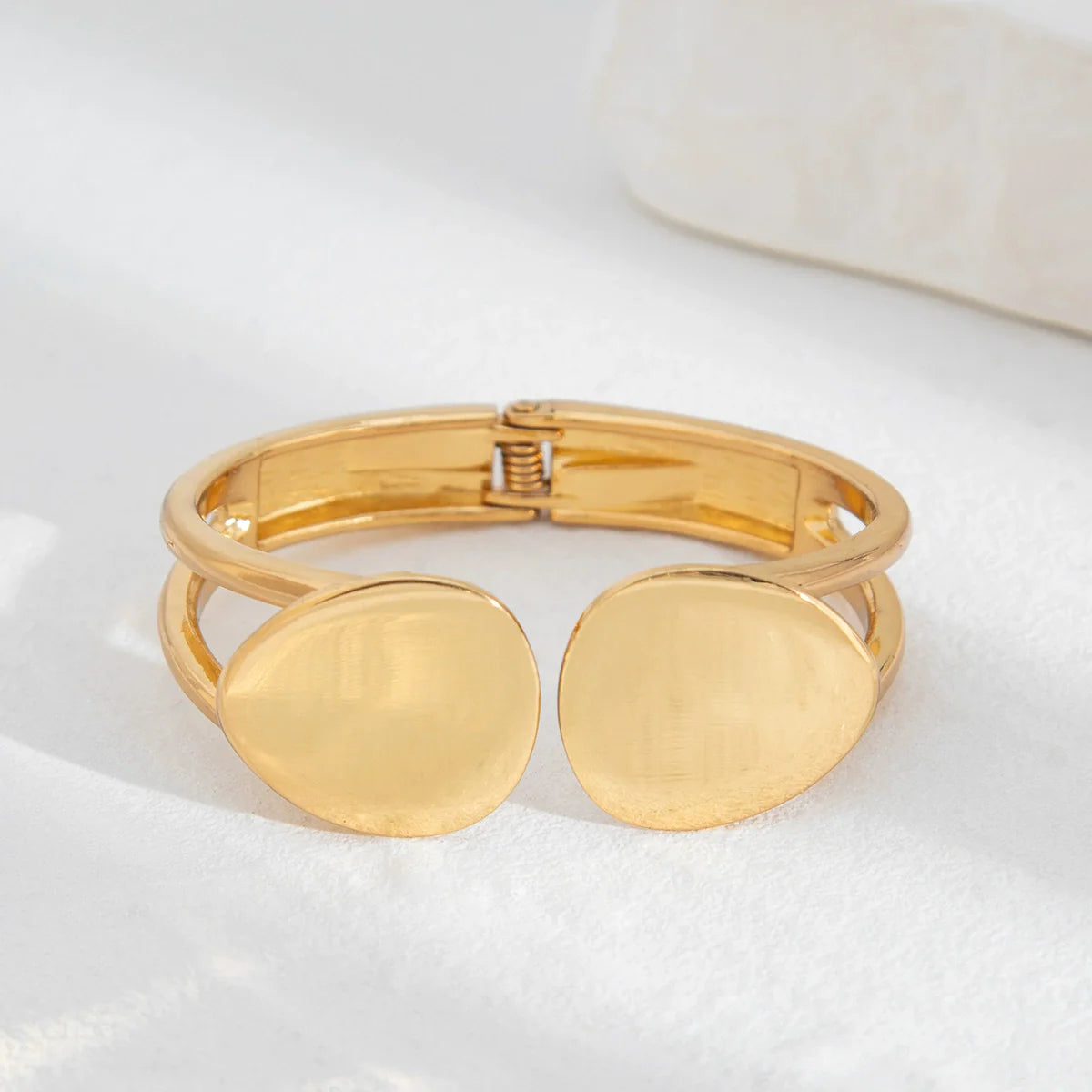 Glory Modern Geometric Bangle - Round Disc Gold