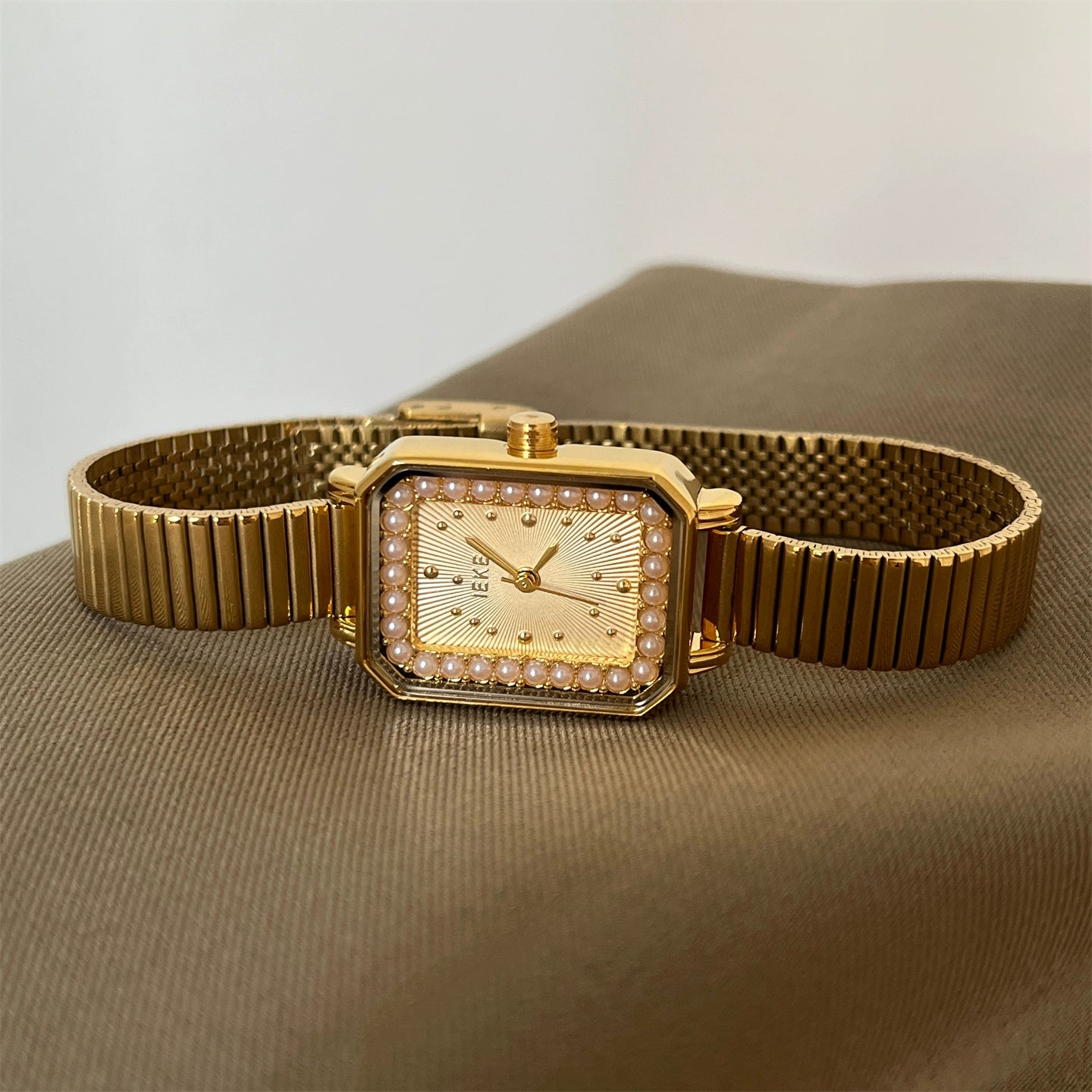 Quinley Pearl Square Watch - Gold Metal Mesh Strap with Gold Case & Gold Dial [8BMAIQDD]