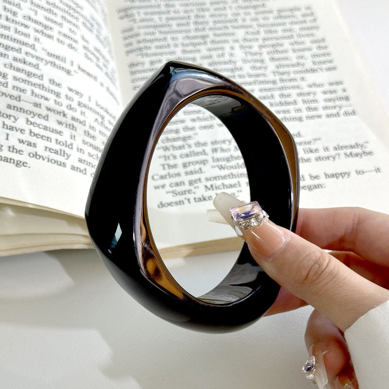 Maeleigh Abstract Resin Cuff - Style B [D4Q270YC]