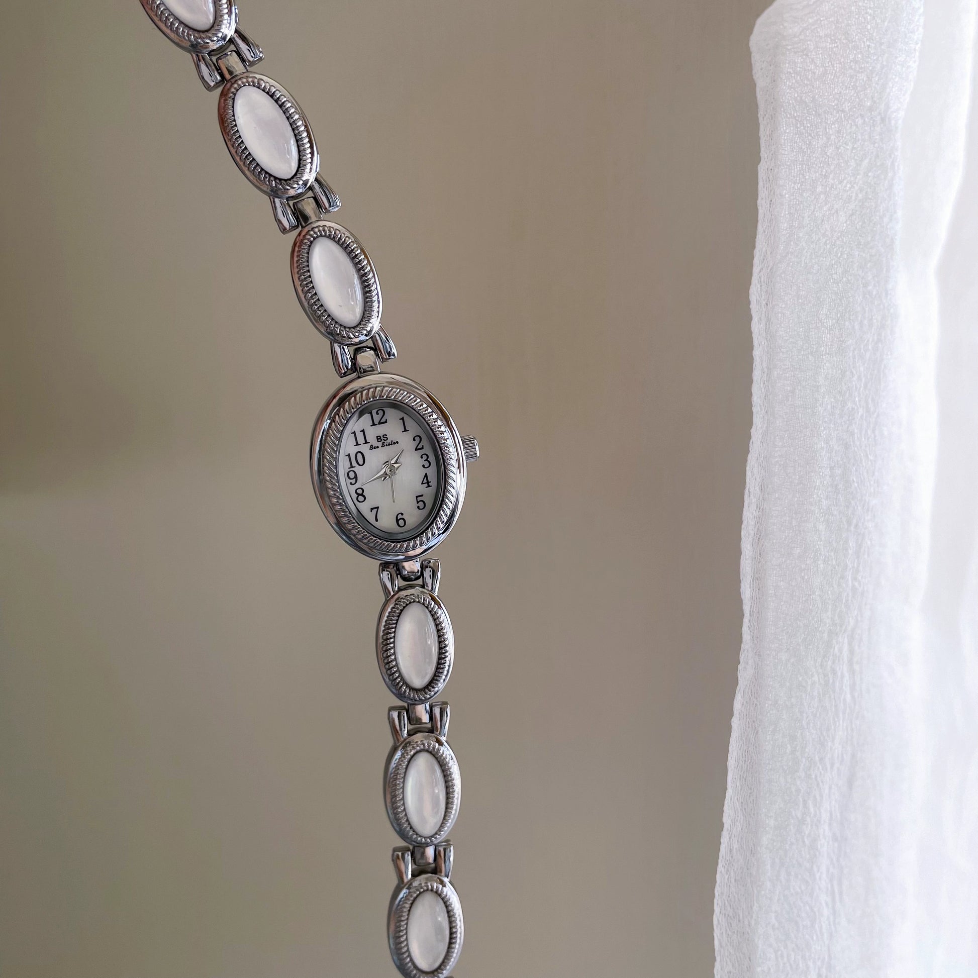 Kristianna Oval Pearl Watch - Silver White [58NLRE35]