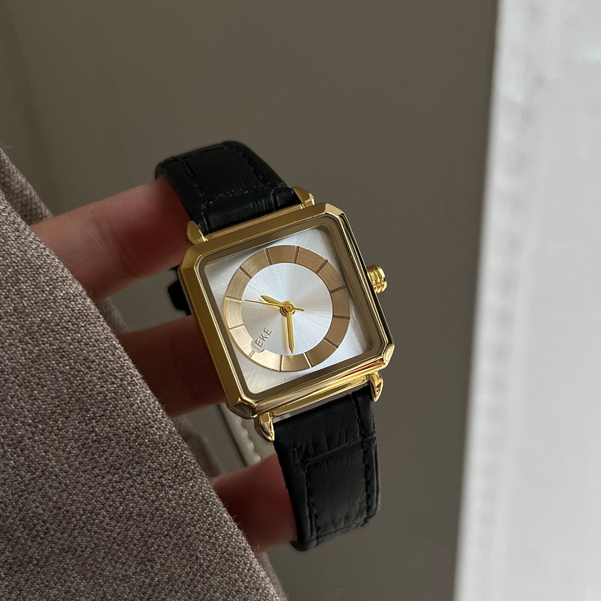 Amahia Retro Bracelet Watch - Black Leather Strap Gold Frame White Face [466HT2I7]
