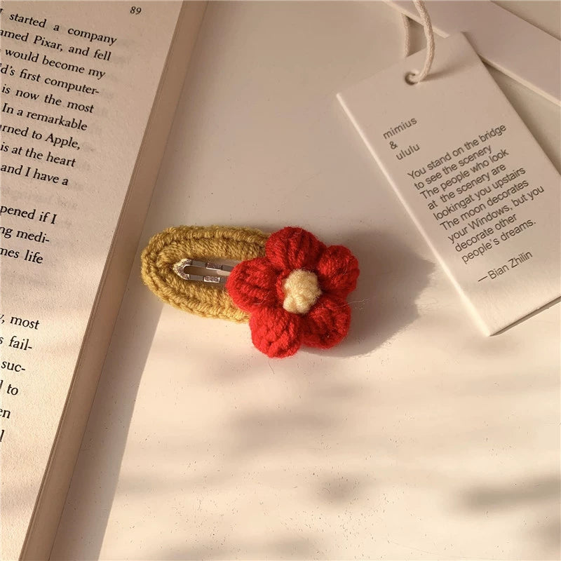 Nyah Petite Floral Hair Clip - Red [T6Z5WTL0]