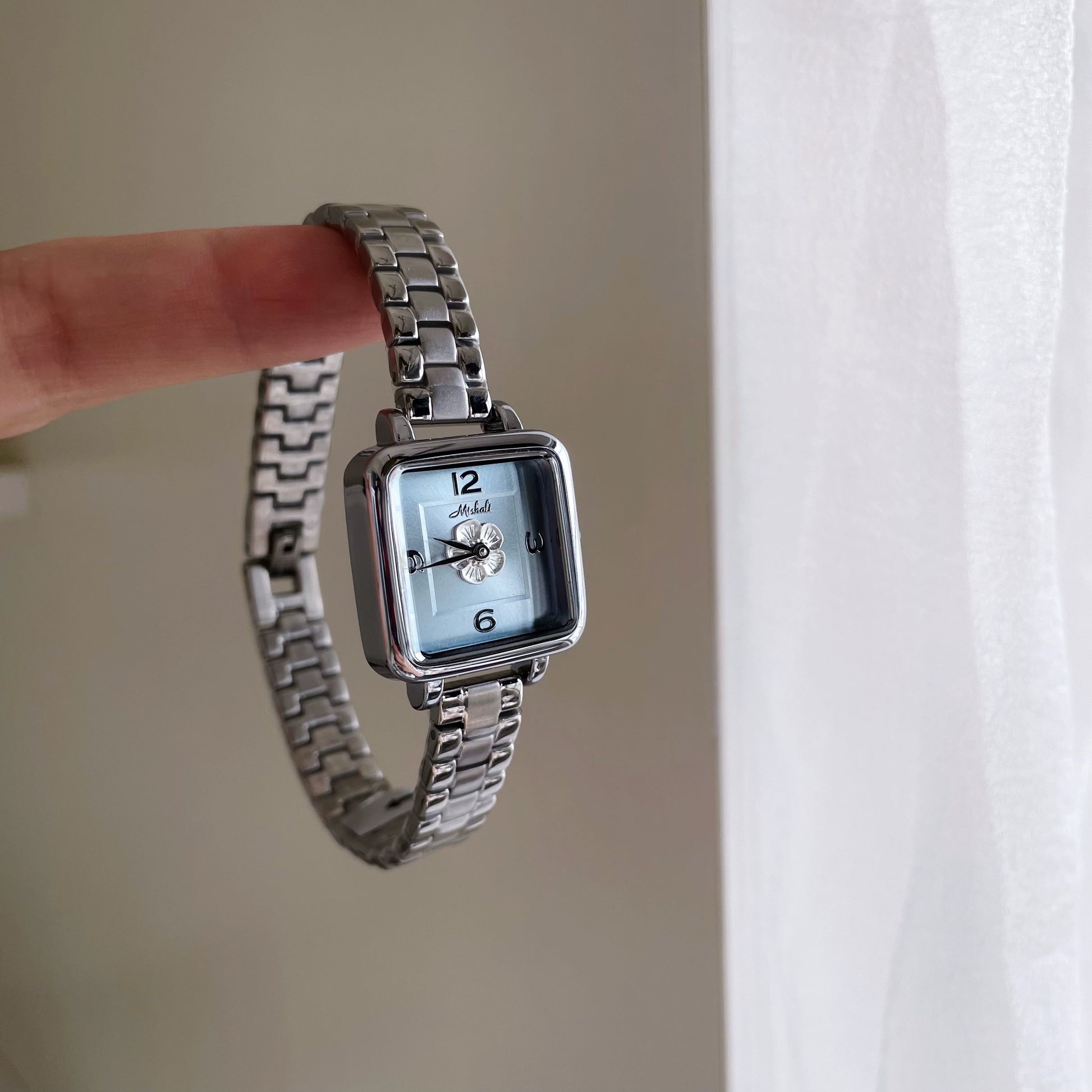 Leighla Ice Blue Camellia Watch - Ice Blue Three-Bead Steel Band [LV4U8M8T]