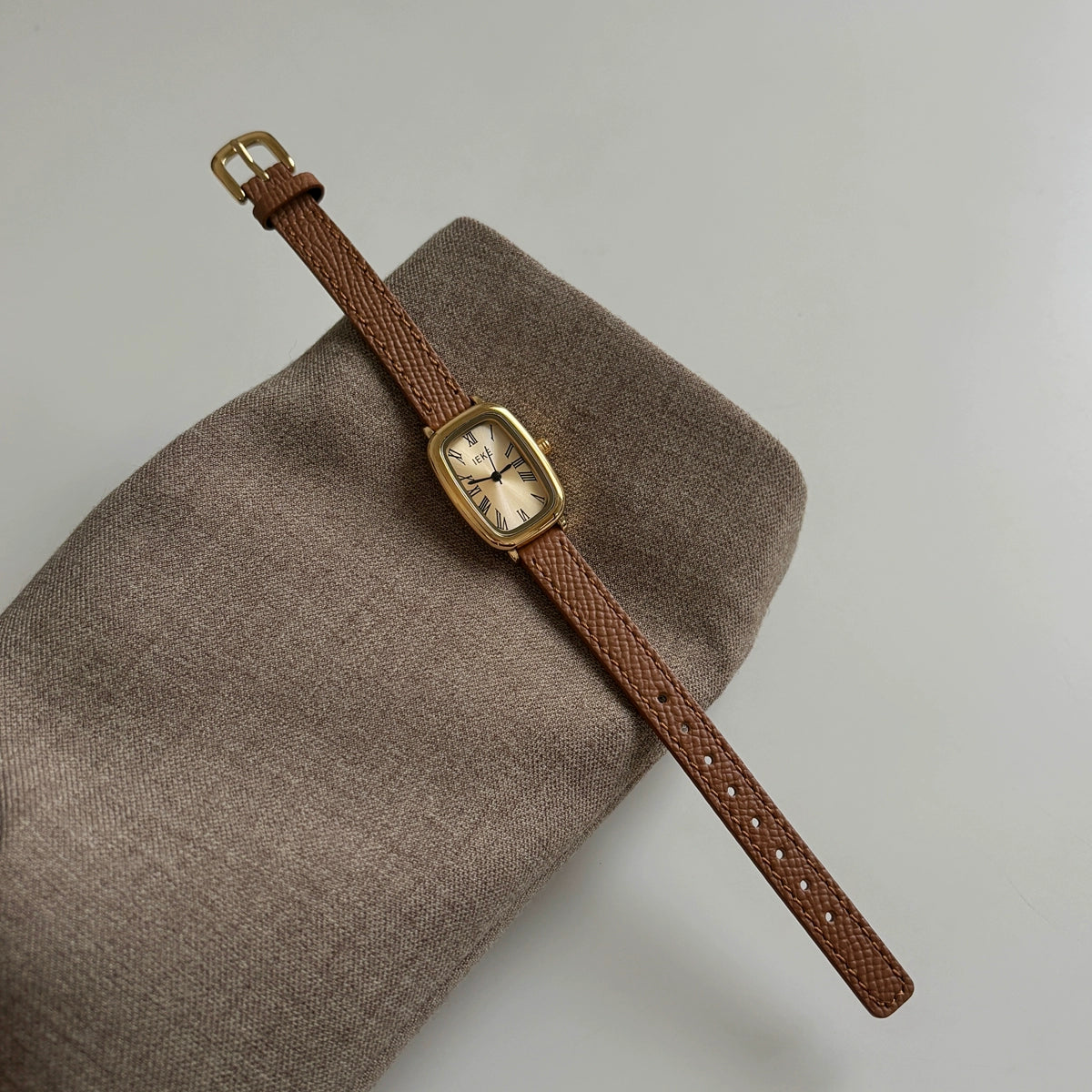 Aaleyah Roman Oval Watch - Brown Strap with Gold Face [QJSRFST9]