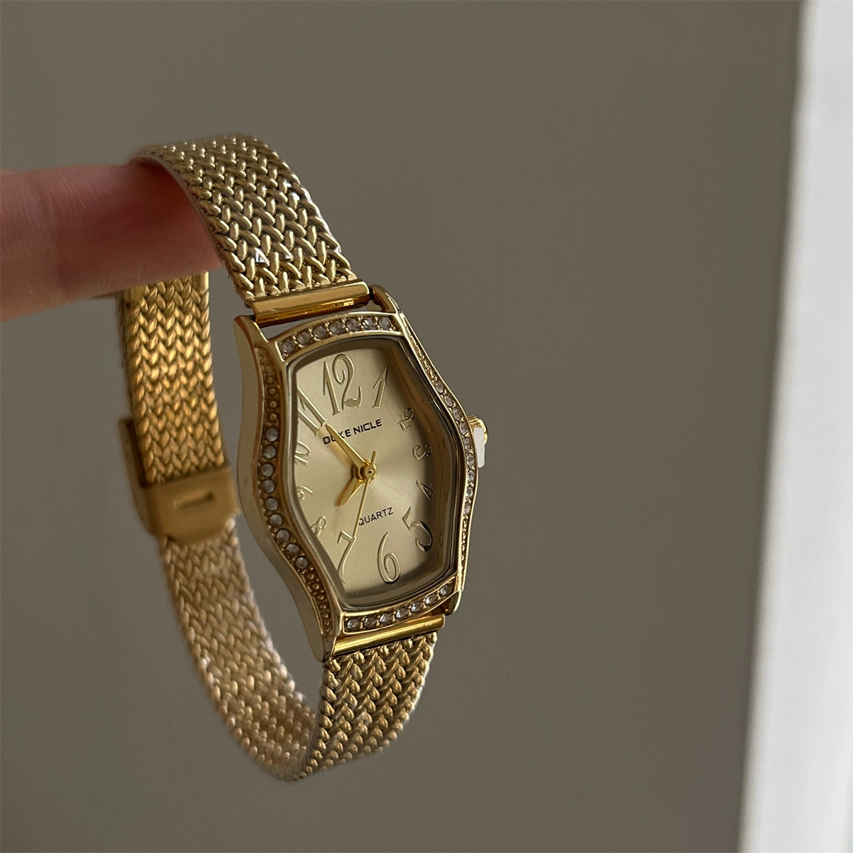 Guinevere Barrel Edge Watch - Gold Band Gold Dial [8L63V6QC]