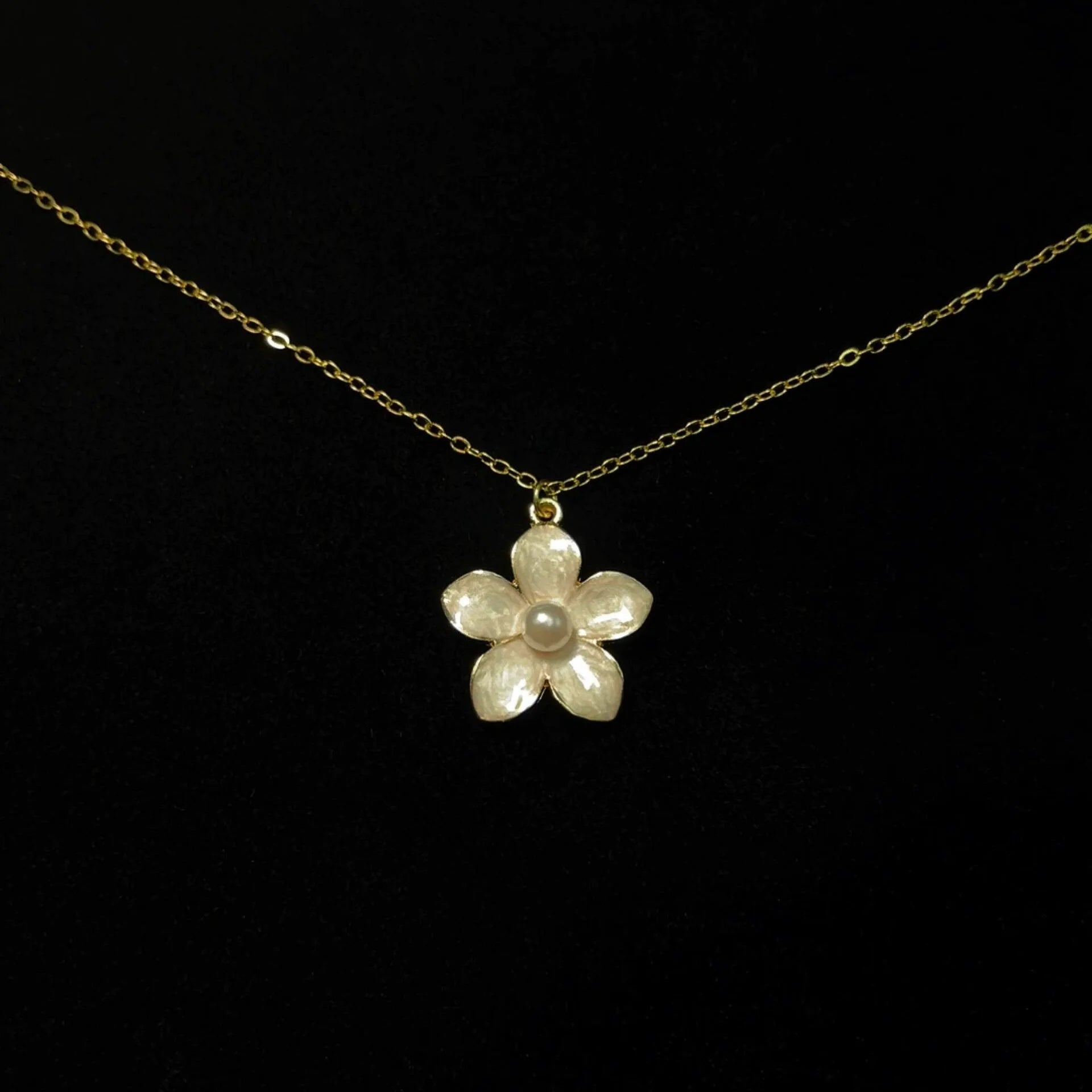 Sofi Pearl Blossom Necklace - White