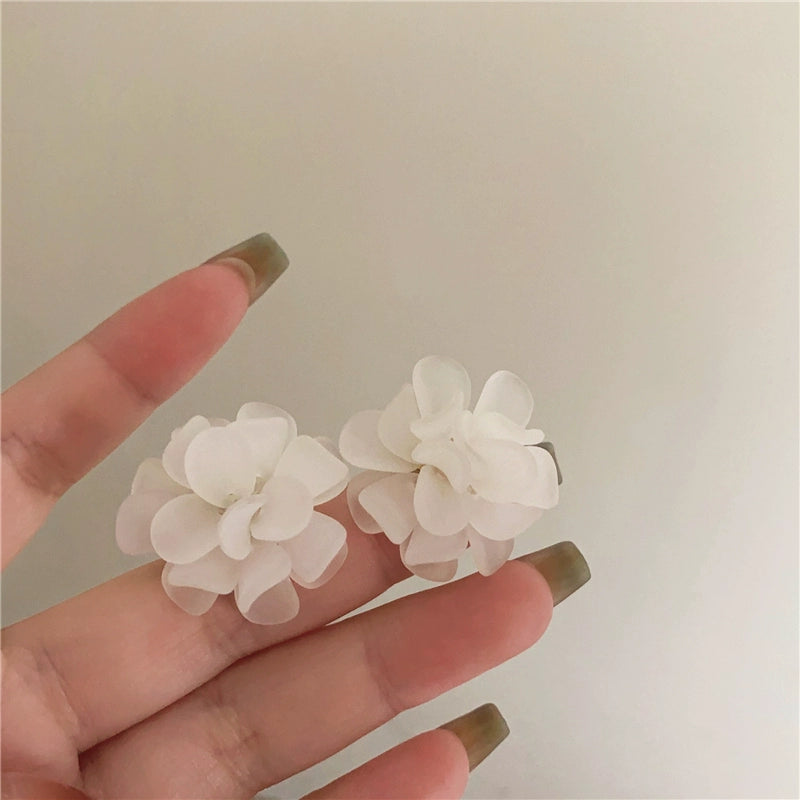 Aribelle Acrylic Flower Earrings - Off-White Floral Silver Post [COOI2C7Y]