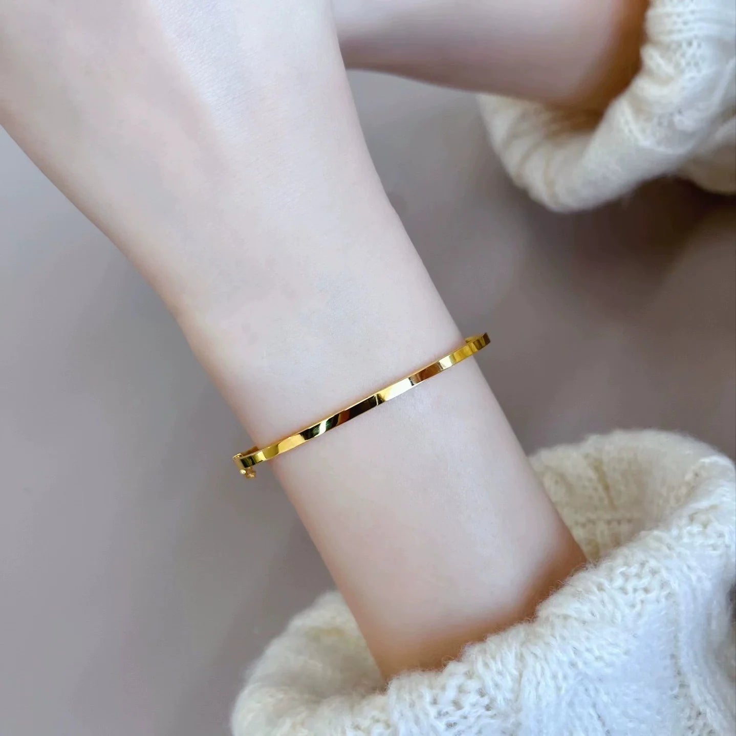 Iqra Golden Lily Bracelet - Smooth Bangle