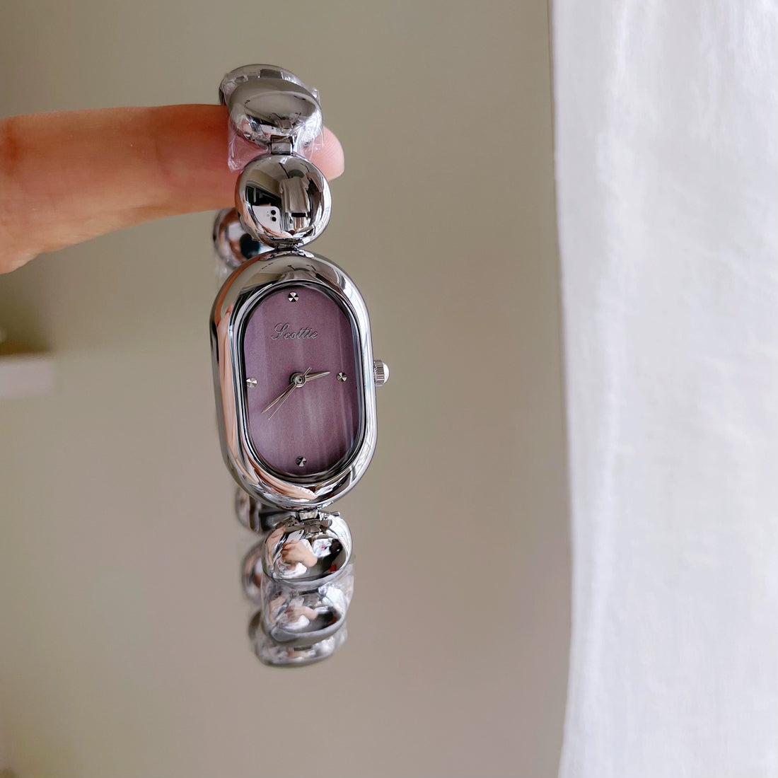 Haizlee Oval Bracelet Watch [AK75VXHD]