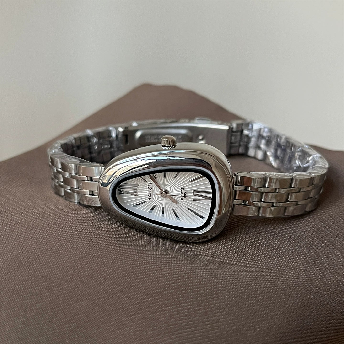 Kenadie Vintage Snake Head Watch - Silver Steel Strap, White Face [9Y94ESI6]
