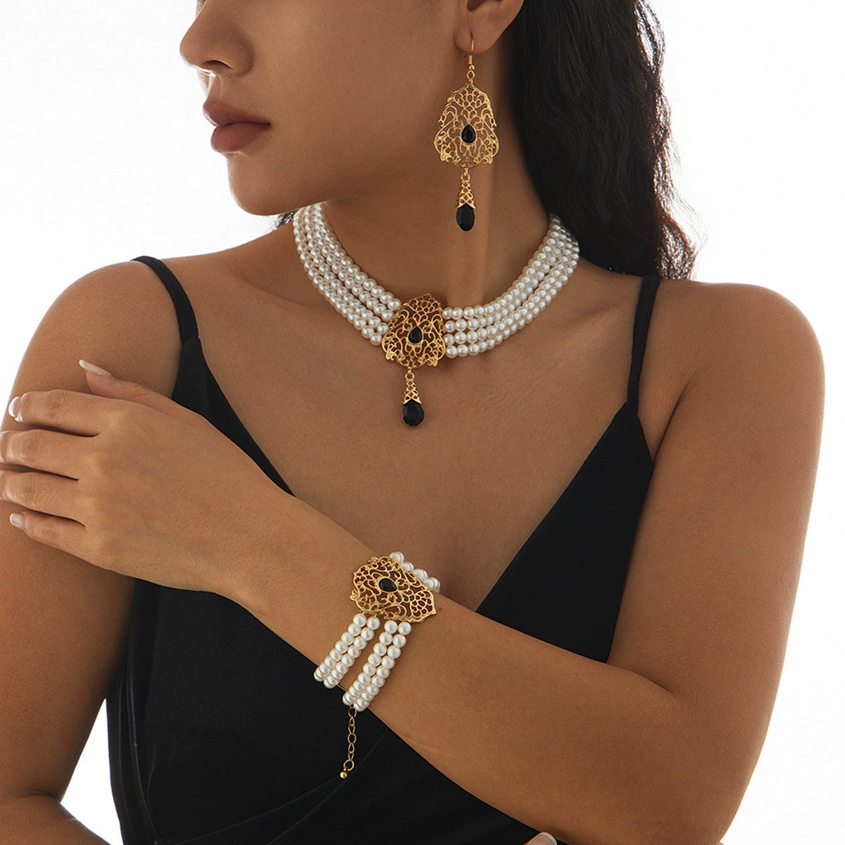 Lou Pearl Floral Collar Necklace - Gold & Black (Style A) [VP0AAMKB]