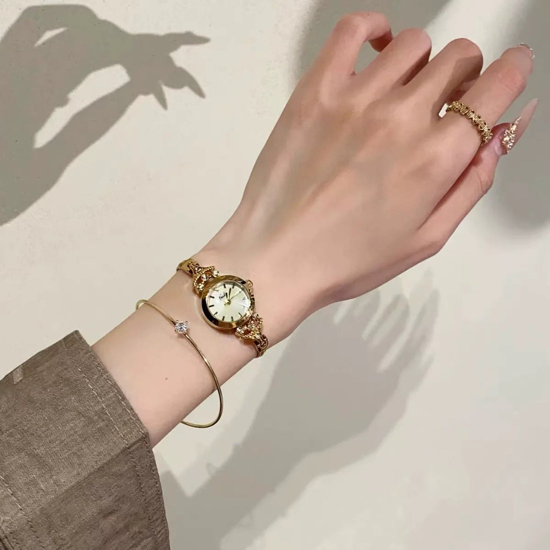 Jenessa Elegant Quartz Watch - Gold