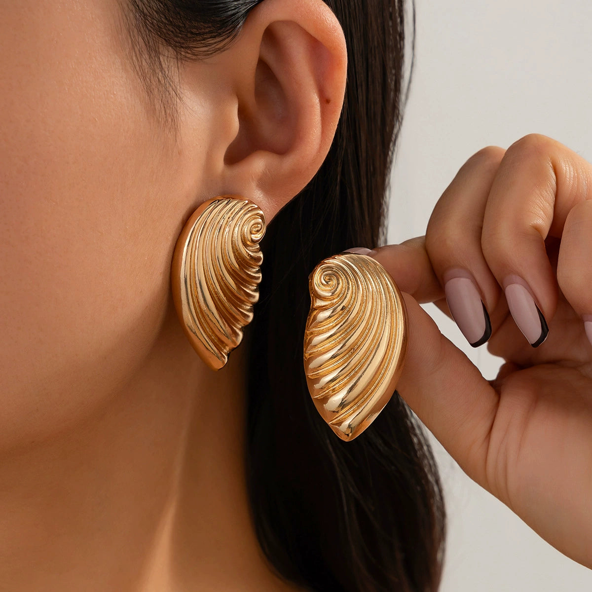 Avelina Twisted Shell Earrings - 03 Gold [D9G0YB35]