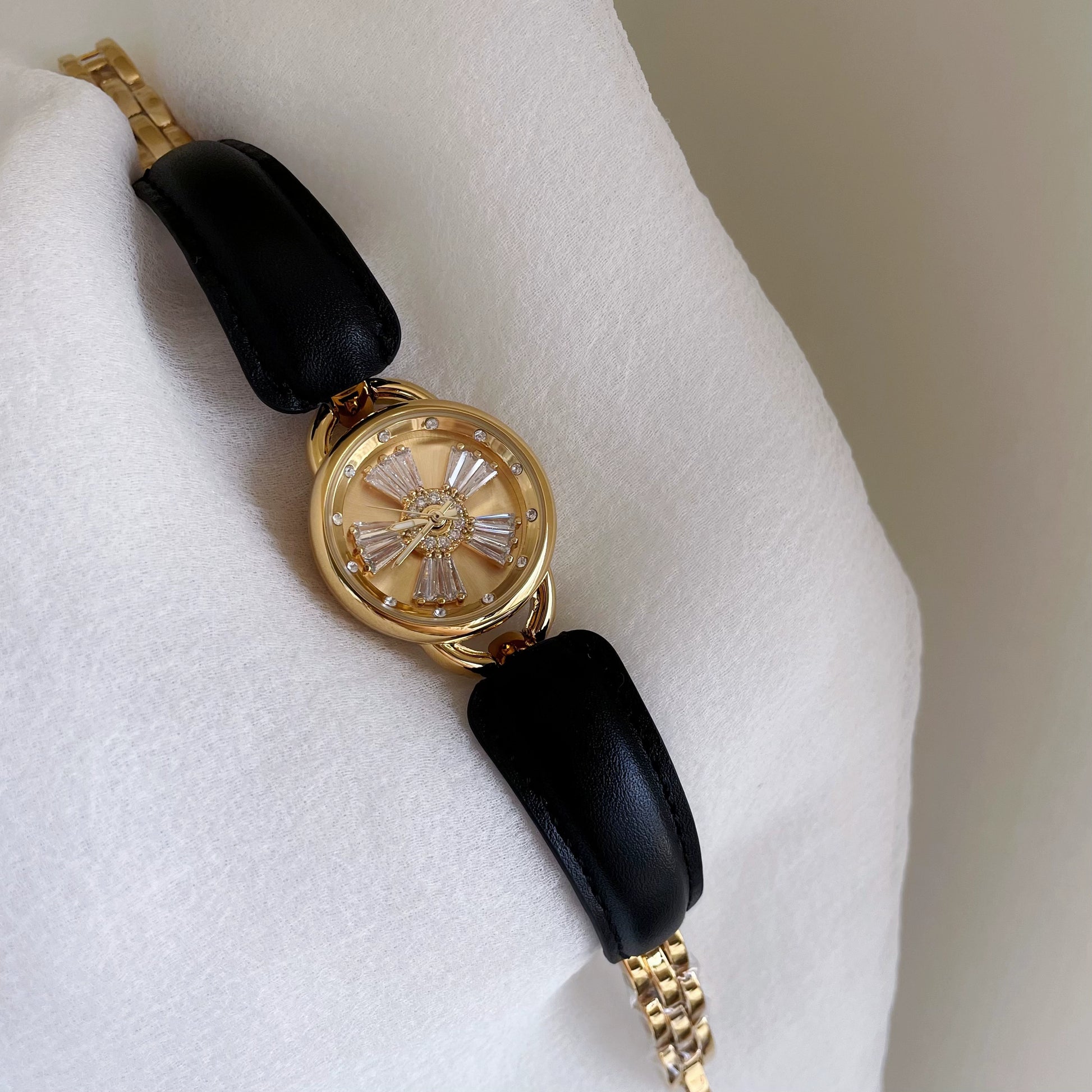 Nailah Delicate Bracelet Watch - Black Gold [YN40ET5F]
