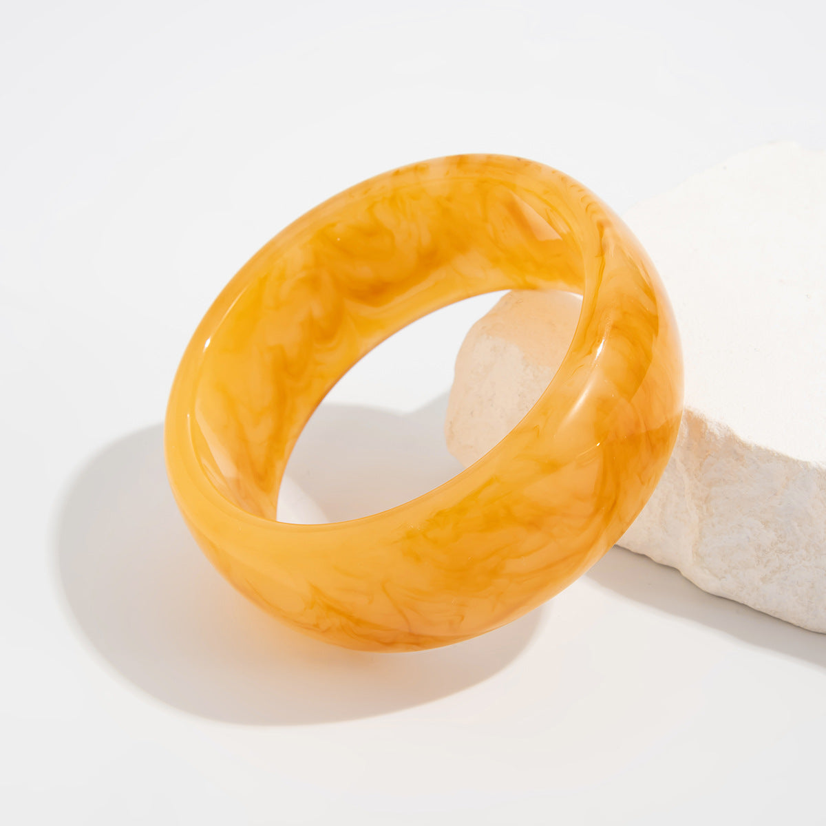 Kaylani Smudged Resin Bangle - Beige [B2UU8L5G]