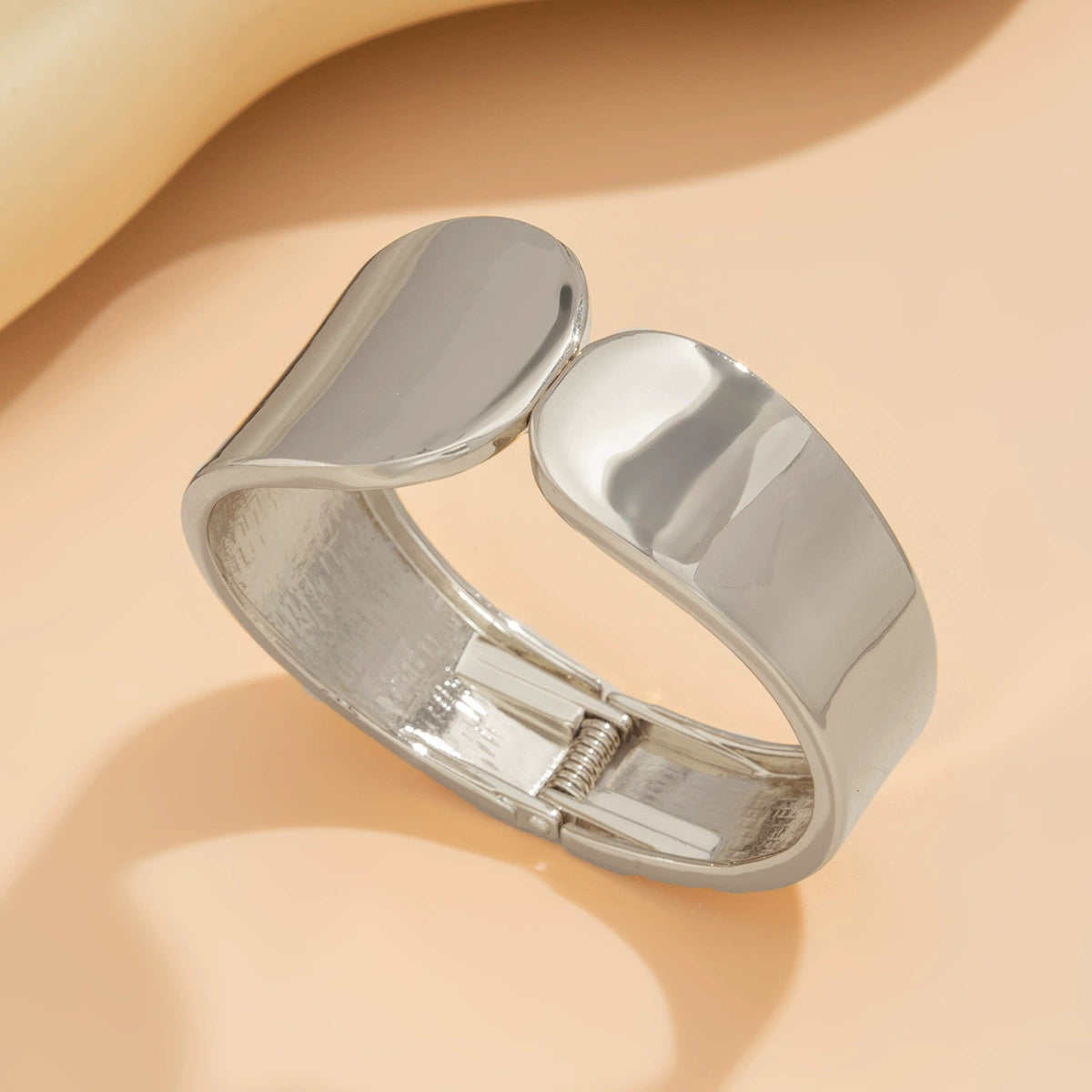 Lilyth Sculpted Cuff Bracelet - Silver-Tone (Design 05) [6HAJ6ONC]