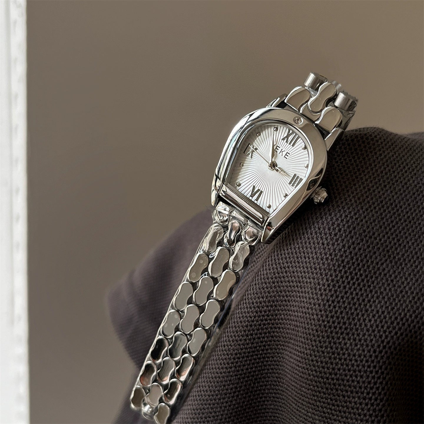 Allie Arched Steel Wristwatch - Silver Band White Dial [3YSA647O]